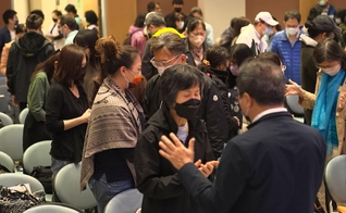 Grupos de oração crescem em Taiwan diante das ameaças da China. (Foto: Reprodução/CBN News)