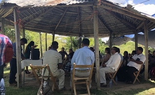 Cristãos expulsos de suas comunidades participam de cultos em tendas. (Foto representativa: Portas Abertas)