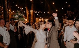 Matheus e Camila se casaram virgens e deram o primeiro beijo no altar. (Foto: Chocolatte).