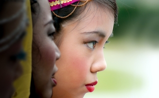 As meninas estão sendo resgatadas e apresentadas a Jesus. (Foto: Reprodução/Unsplash/Doug Swinson)