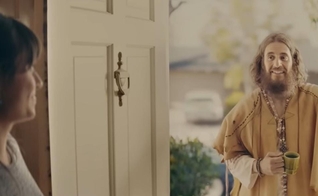 Cena do filme Jesus Revolution. (Foto: Captura de tela/YouTube/Lionsgate Movies)