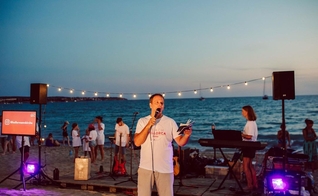 Evento evangelístico na Espanha. (Foto: Reprodução/Instagram/Reach Mallorca)
