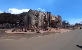 Muitas igrejas também sofreram perdas significativas na tragédia. (Captura de tela/YouTube/ WFAA)