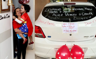A menina Alice no coloca da mãe Simone: tocou o 'sino da cura' após dois anos de tratamento contra câncer. (Foto: Arquivo Pessoal)