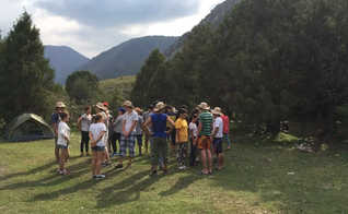 Acampamento secreto de jovens na Ásia Central. (Foto: Reprodução/Portas Abertas)
