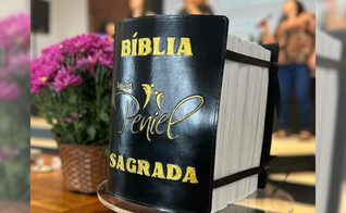 : Bíblia manuscrita pela Igreja Peniel, em Presidente Prudente (SP). (Foto: Facebook/Ivan Junio)