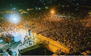 Milhares ouvem o Evangelho na Guiné-Bissau. (Foto: World Harvest)