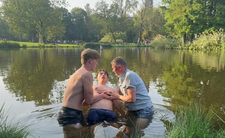 O jovem foi liberto do vício e se arrependeu de seus pecados. (Foto: Revive).