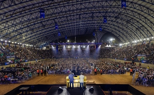 O Esperança Curitiba reuniu mais de 17 mil pessoas. (Foto: Associação Evangelística Billy Graham).