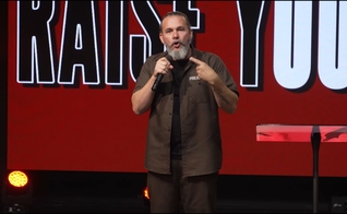 Pastor Myles Rutherford. (Captura de tela: YouTube Myles & DeLana)