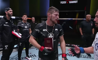 Entrevista com Bryce Mitchell no octógono. (Captura de tela/UFC)