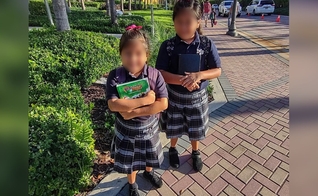 Meninas indo para a escola com a Bíblia. (Foto: X/Vida Church Miami)