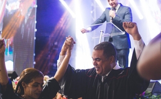 Nilda Pereira foi a milésima pessoa batizada. (Fotos: Lauany Panfilo e Vitória Mattos).