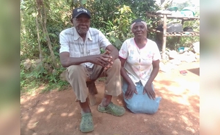O casal Sula Mugudi e Aisha Mugudi. (Foto: Morning Star News)