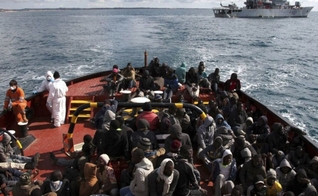 Refugiados atravessando o Mar Mediterrâneo. (Foto: Acnur/F. Malavolta)