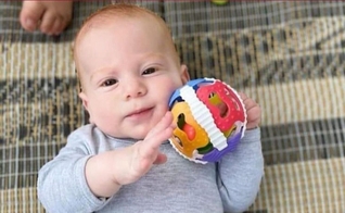 Kfir Bibas, de 9 meses, foi sequestrado por terroristas do Hamas em sua casa em Israel. (Foto: Reprodução/Jerusalem Post)
