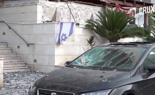 Cenas dos efeitos devastadores dos ataques do Hamas a Israel. (Captura de tela/YouTube/Crux)