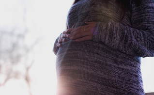 Após várias tentativas, mulher dá à luz a quadrigêmeos. (Foto: Ilustrativa/Unsplash/freestocks)