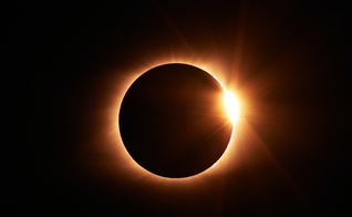 Eclipse solar anular. (Foto: Unsplash/Jongsun Lee)