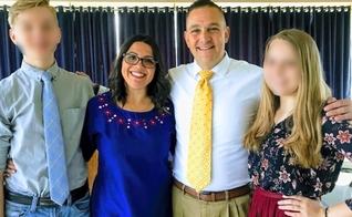 Jeremiah Wacker e sua família. (Foto: Reprodução/YouTube/The Potter's House Christian Center Ogden, Utah)