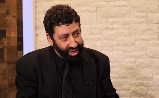 Rabino messiânico Jonathan Cahn. (Captura de tela: YouTube Strang Report)
