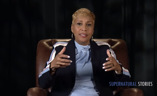Sharon Nesbitt teve um encontro sobrenatural com Jesus. (Foto: Reprodução/YouTube/Supernatural Stories).