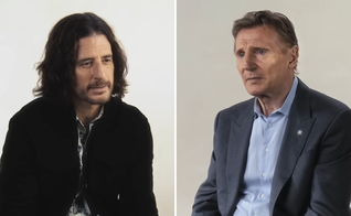Os atores Jonathan Roumie e Liam Neeson. (Captura de tela/YouTube/Hallow)