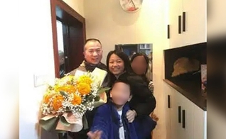 Li Yingqiang, sua esposa Zhang Xinyu e seus filhos. (Foto: Reprodução/ChinaAid)