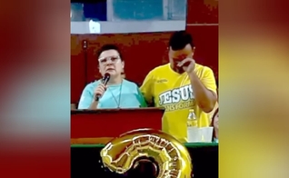 Josi se emocionou ao ter Miguel de volta, liberto das drogas após tratamento na Cristolândia. (Foto: Reprodução/Instagram/Cristolândia Oficial).