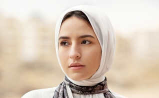 Akila frequenta uma igreja secreta e usa a cruz sob a roupa. (Foto ilustrativa: Unsplash/Khaled Ghareeb)