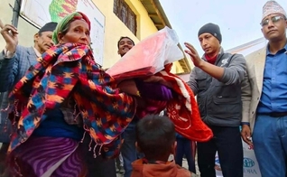 Os voluntários no Nepal. (Foto: Reprodução/Notícias Adventistas/ADRA)
