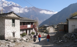 Vila no Himalaia. (Foto: Imagem ilustrativa/Wikimedia Commons/Argenberg).