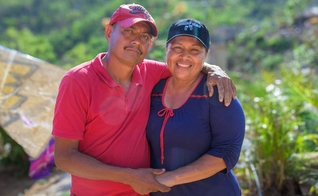 Fernando e Claudia. (Foto: Reprodução/Samaritan’s Purse)