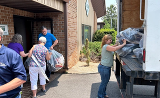 Os sapatos arrecadados serão doados em países pobres. (Foto: Ministério Tide).