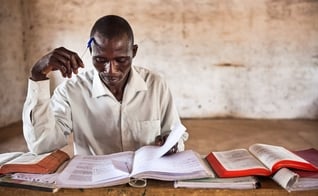 Tradutores da Bíblia continuam seus trabalhos em 2024. (Foto: Wycliffe Bible Translators USA) 