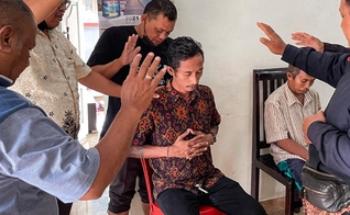 Cristãos na Indonésia. (Foto: Reprodução/Christian Aid Mission)