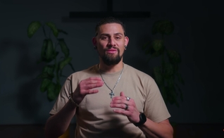 Paul Parson sobreviveu a um ataque de faca milagrosamente. (Foto: Reprodução/YouTube/Delafé Testimonies).