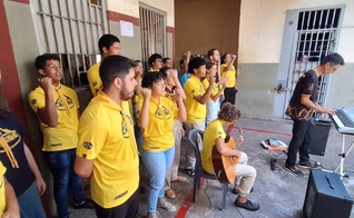 A ação evangelística na prisão. (Foto: Reprodução/Notícias Adventistas)