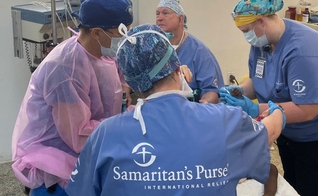 Os médicos apresentaram Jesus aos pacientes. (Foto: Reprodução/Samaritan's Purse)