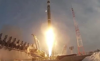 Lançamento de foguete na Rússia. (Captura de tela: YouTube/CBS Mornings)
