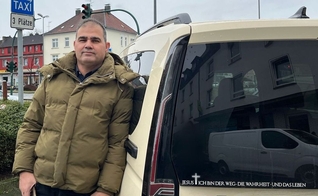 Jalil Mashali, motorista de táxi em Essen, na Alemanha. (Foto: Reprodução/RD)