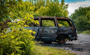 Dez carros foram incendiados após acidente com caminhão de combustível em MG. (Foto ilustrativa: Unsplash/Jakub Nawrot)