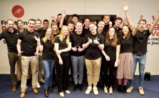 Jovens cristãos da missão Frontrunners Foundation. (Foto: Reprodução/Revive)