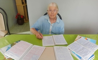 Maria Guilhermina Buecker Büger levou três anos para copiar as Escrituras. (Foto: CPAD News).
