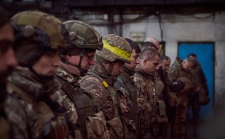 Soldados ucranianos. (Foto representativa: Wikimedia Commons/Presidência da Ucrânia)