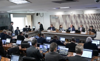 Comissão de Juristas responsável pela revisão e atualização do Código Civil. (Foto: Pedro França/Agência Senado)