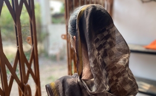 Hindu perseguida. (Foto: Ilustração/Global Christian Relief)