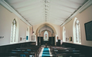  Igreja no Reino Unido. (Foto: Imagem ilustrativa/Unsplash/ Joseph Pearson).