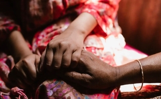 Cristãs perseguidas. (Foto: Ilustração/Portas Abertas)