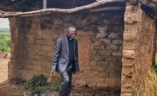 O Pr. Zachariah sobreviveu a um dos muitos ataques recentes. (Foto: Portas Abertas EUA)